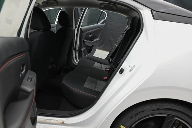 Vehicle image 20 of 32