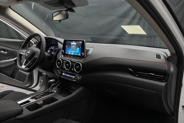 Vehicle image 17 of 32