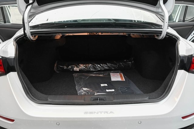 Vehicle image 19 of 32