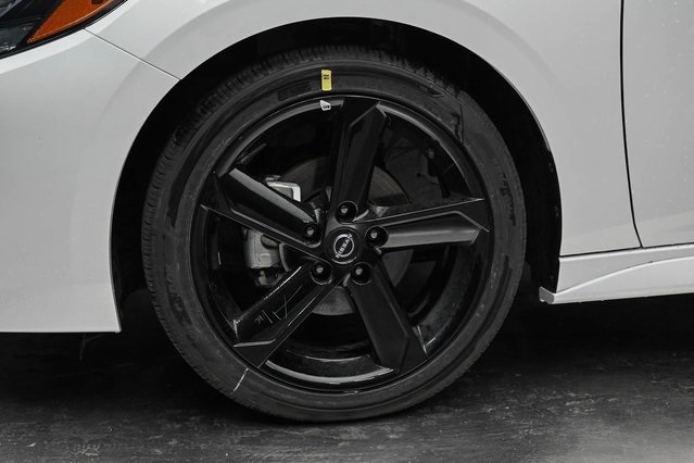 Vehicle image 11 of 32