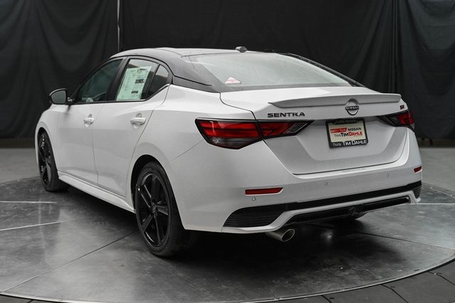 Vehicle image 6 of 32