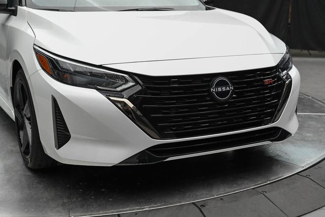Vehicle image 8 of 32