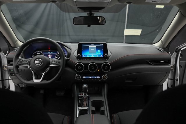 Vehicle image 21 of 32