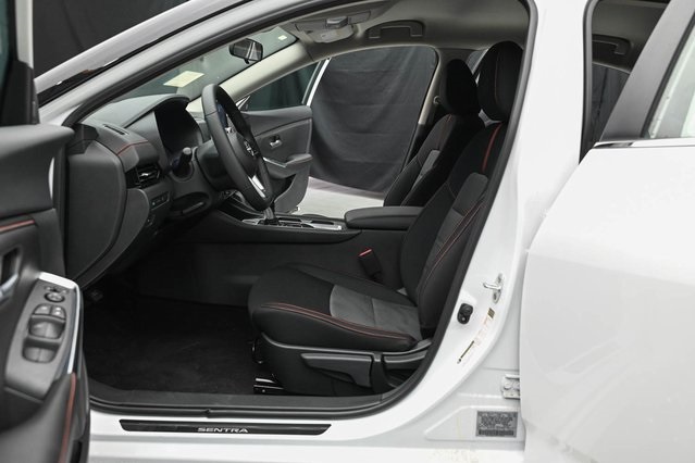 Vehicle image 24 of 32