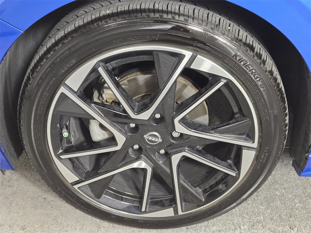Vehicle image 11 of 32