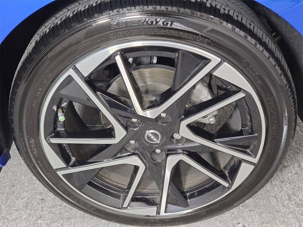 Vehicle image 12 of 32