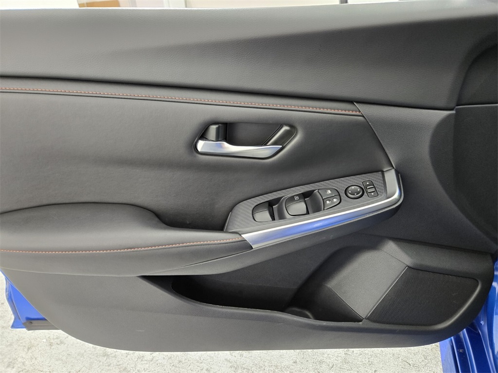 Vehicle image 22 of 32