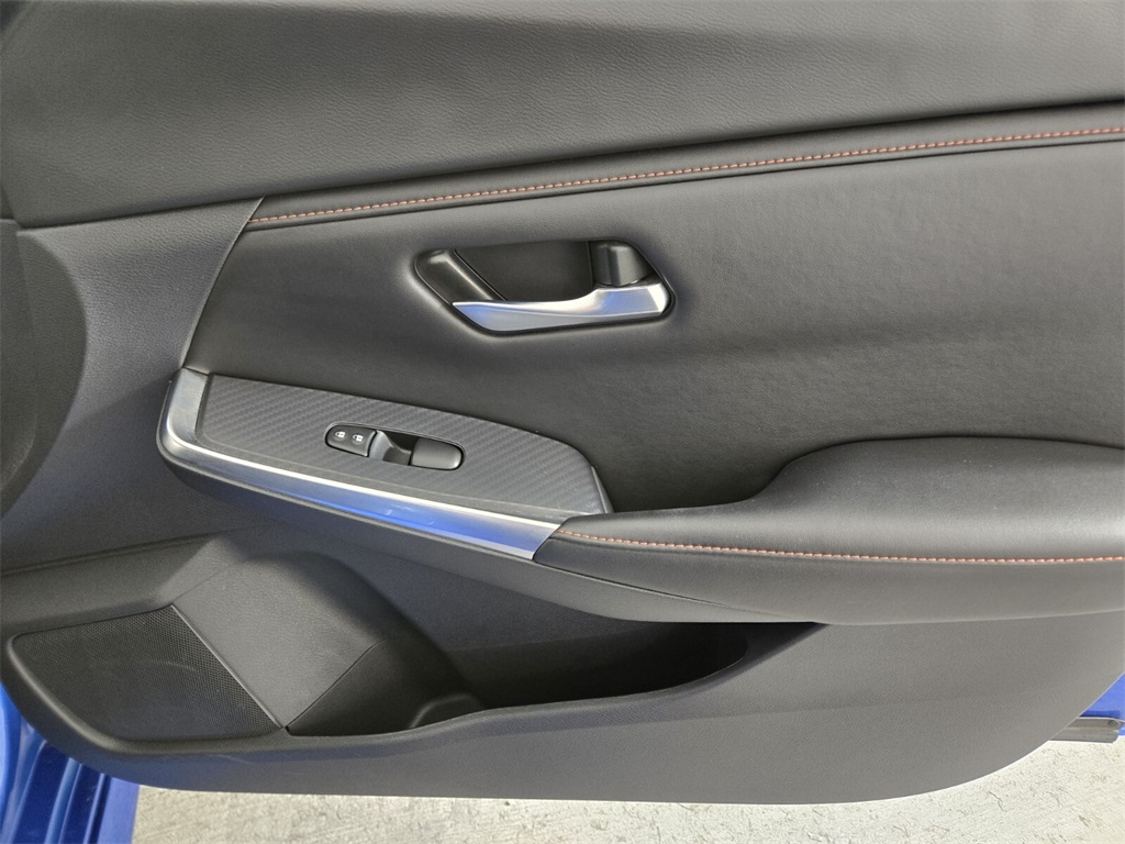 Vehicle image 20 of 32