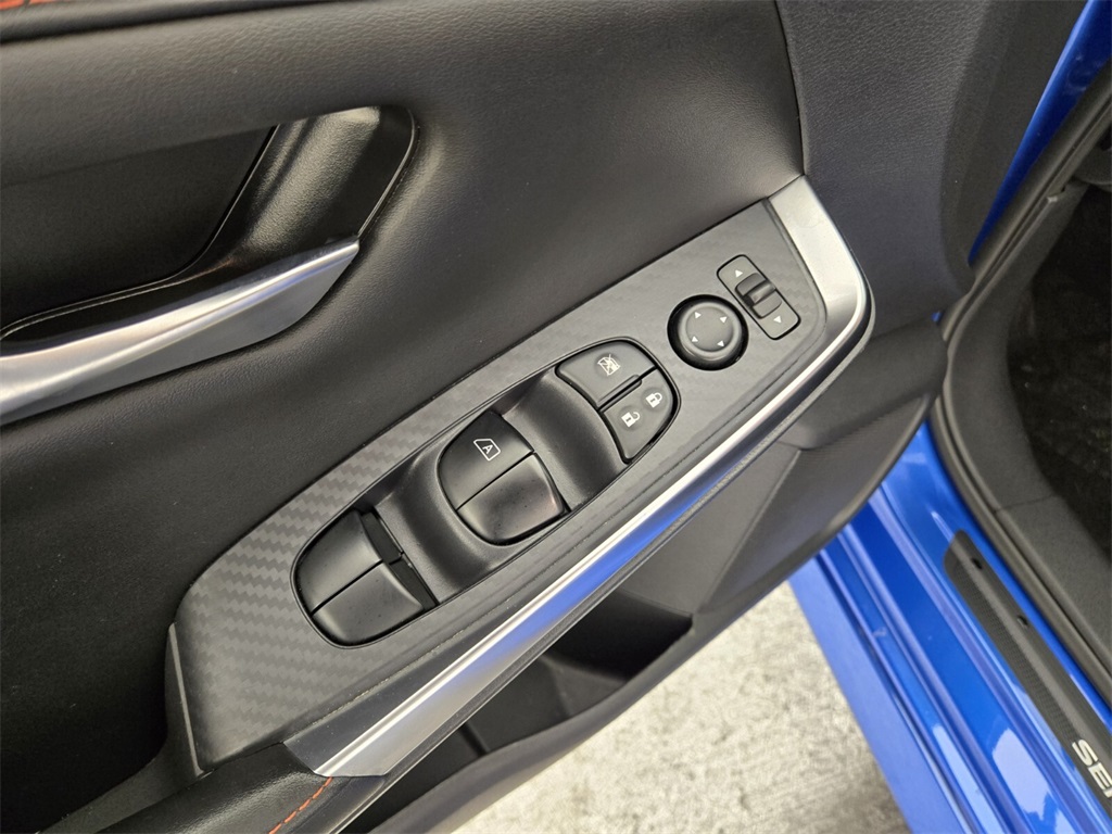 Vehicle image 23 of 32