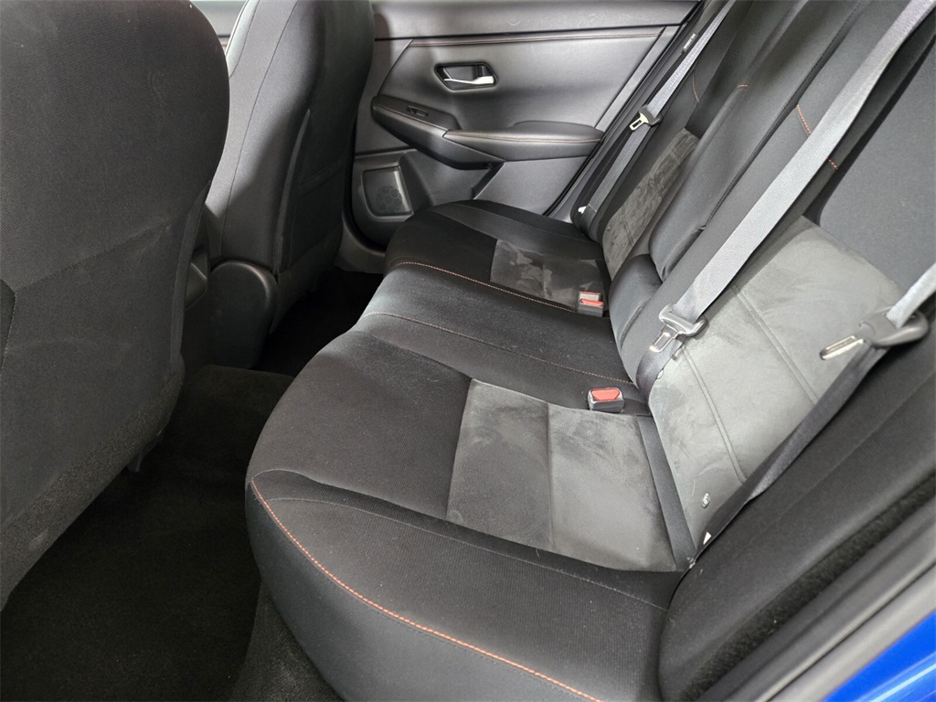 Vehicle image 15 of 32