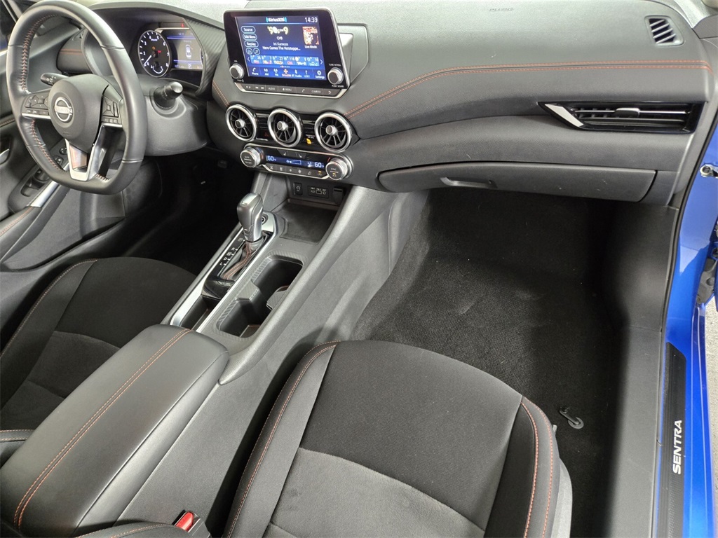 Vehicle image 19 of 32