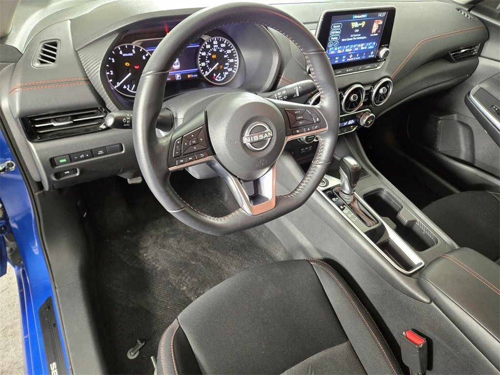 Vehicle image 14 of 32