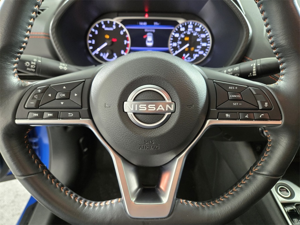 Vehicle image 24 of 32