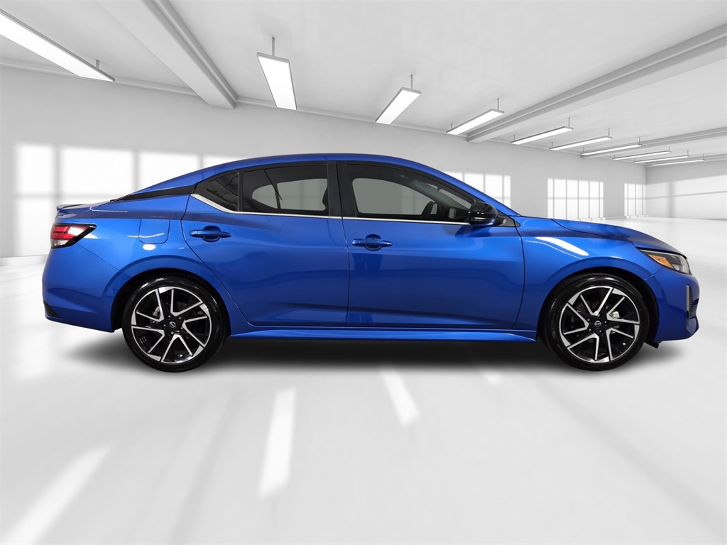 Vehicle image 3 of 32