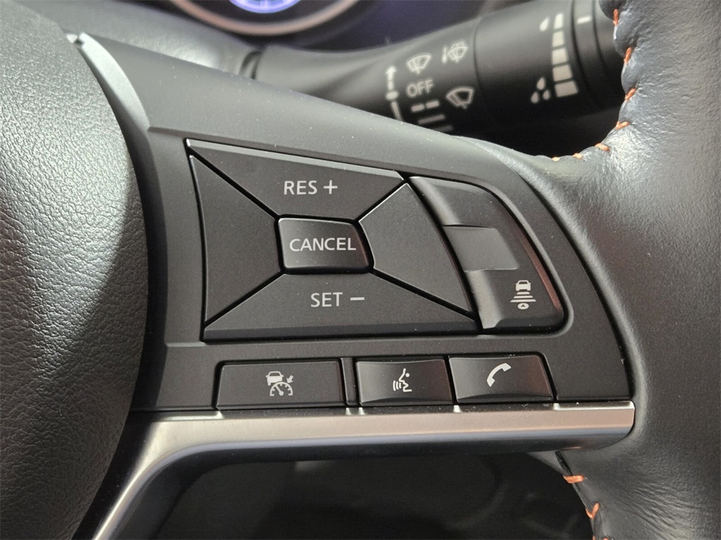 Vehicle image 26 of 32