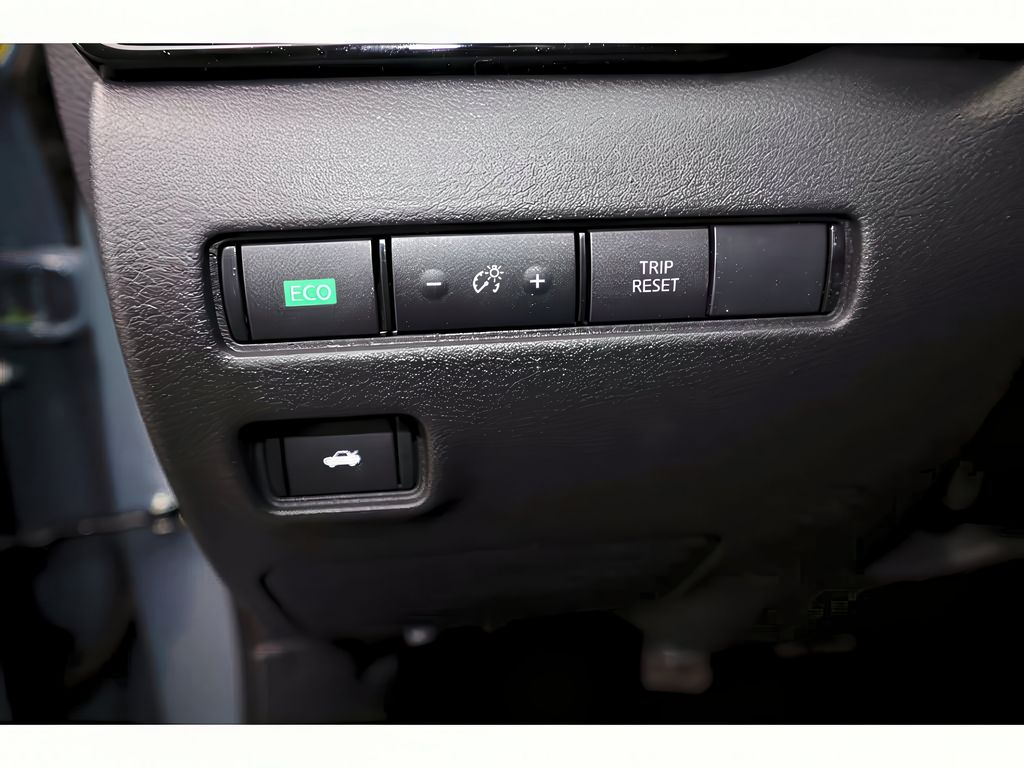 Vehicle image 16 of 40