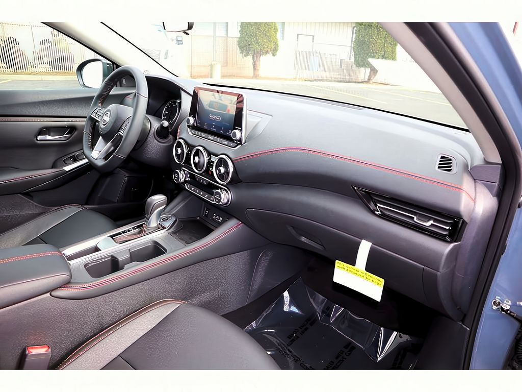 Vehicle image 27 of 40