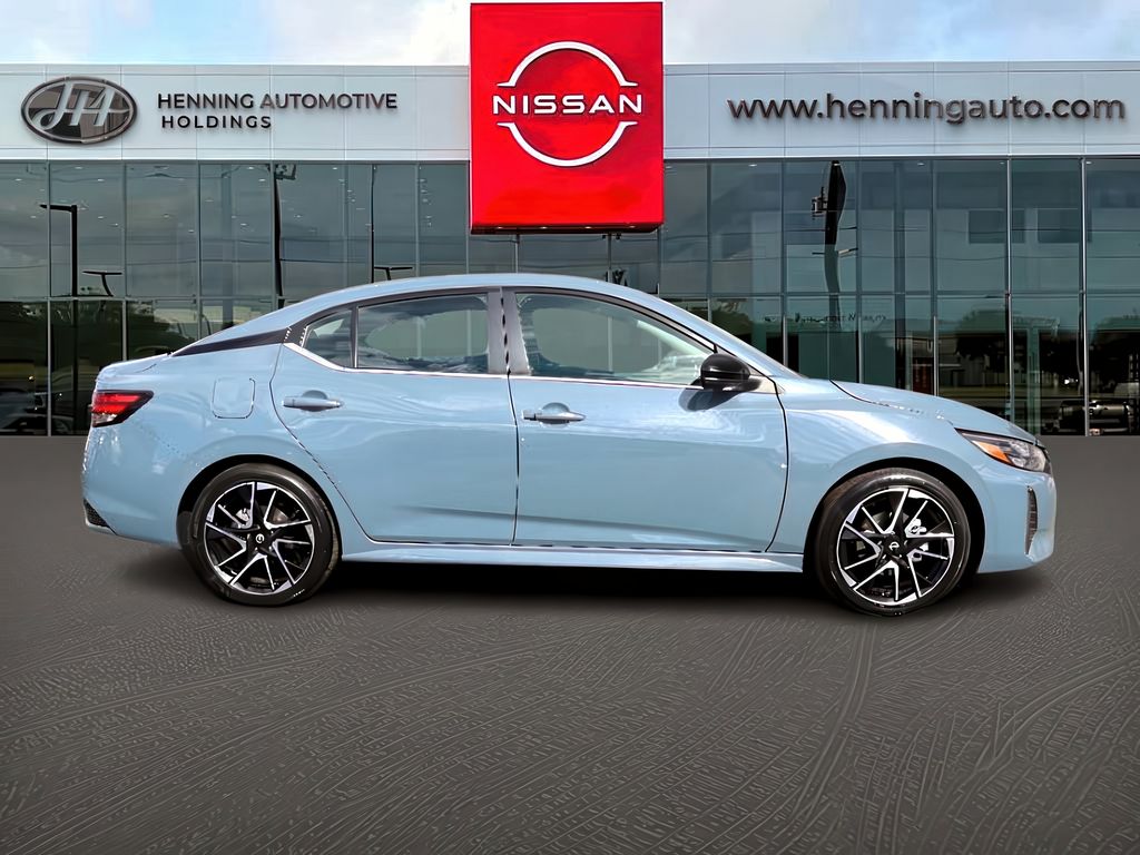 Vehicle image 5 of 40