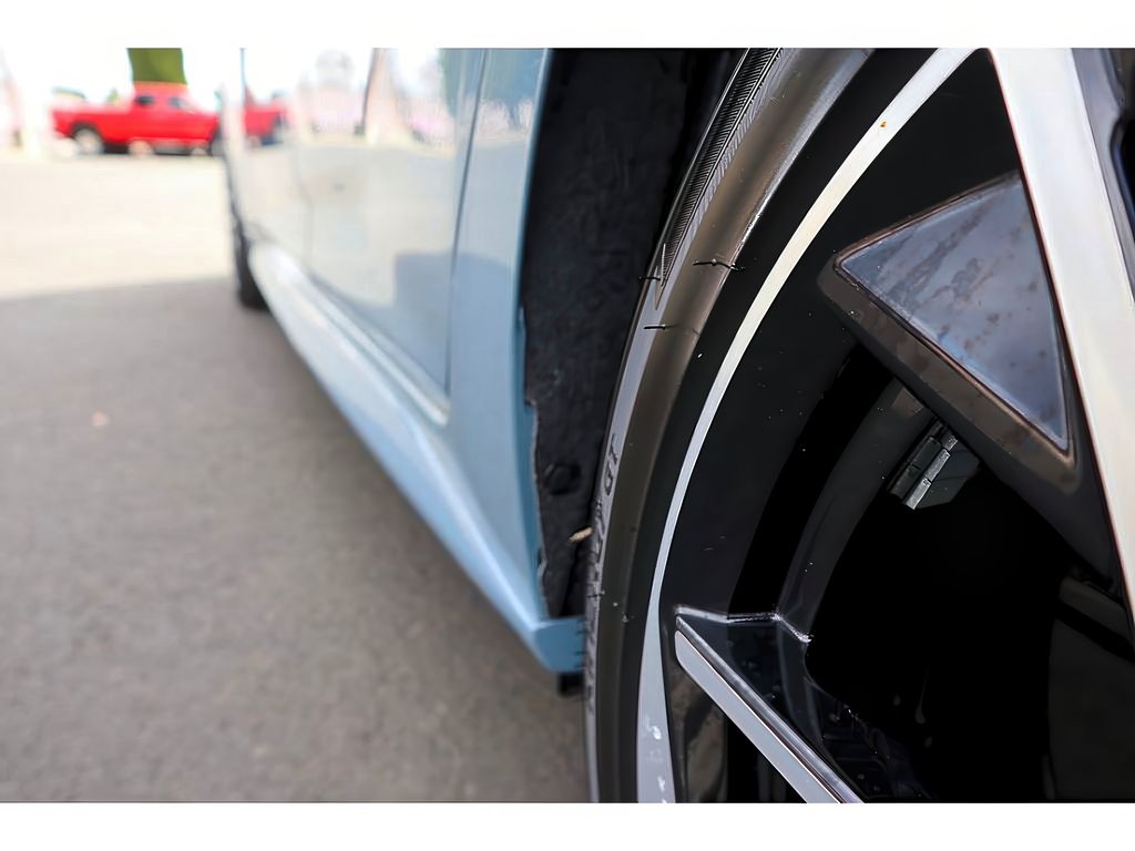 Vehicle image 38 of 40
