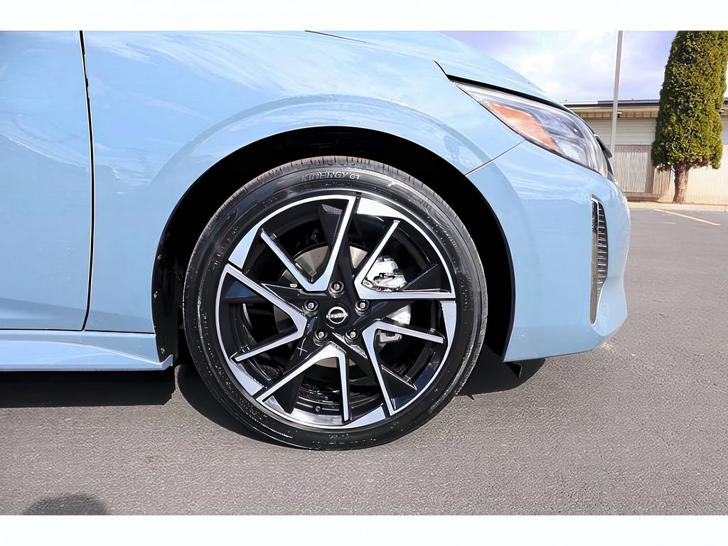 Vehicle image 32 of 40