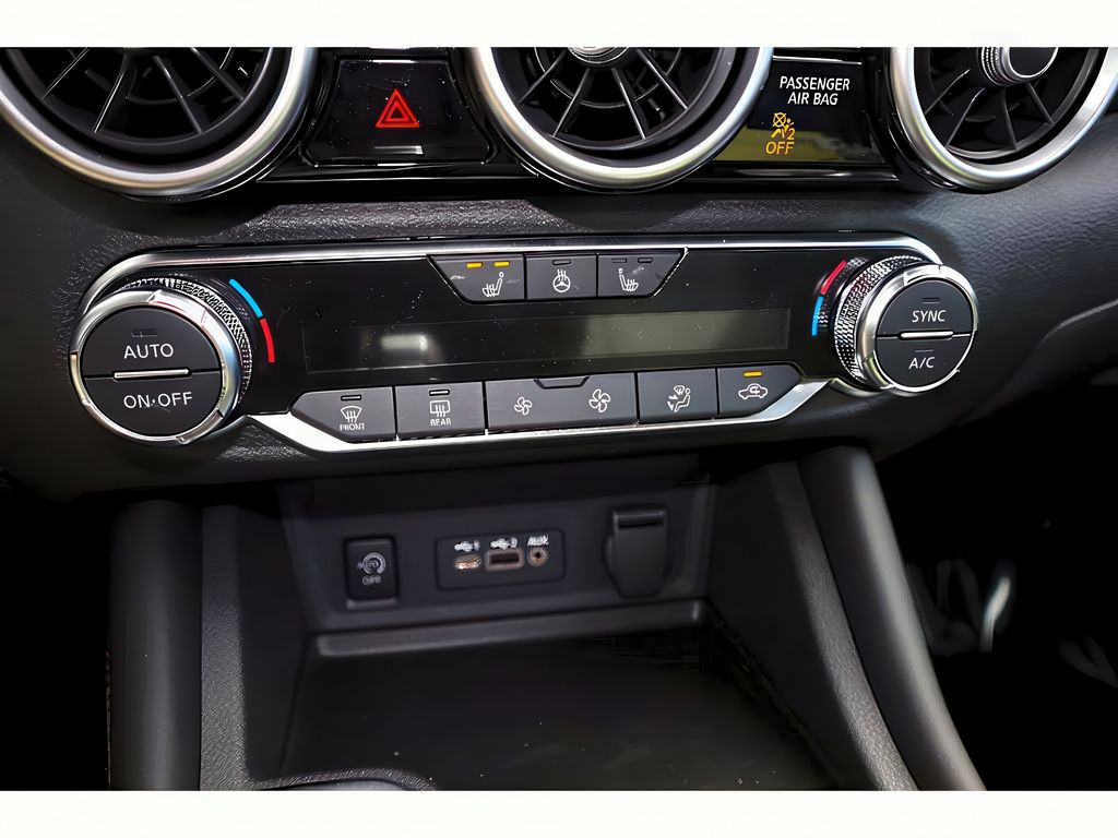 Vehicle image 23 of 40