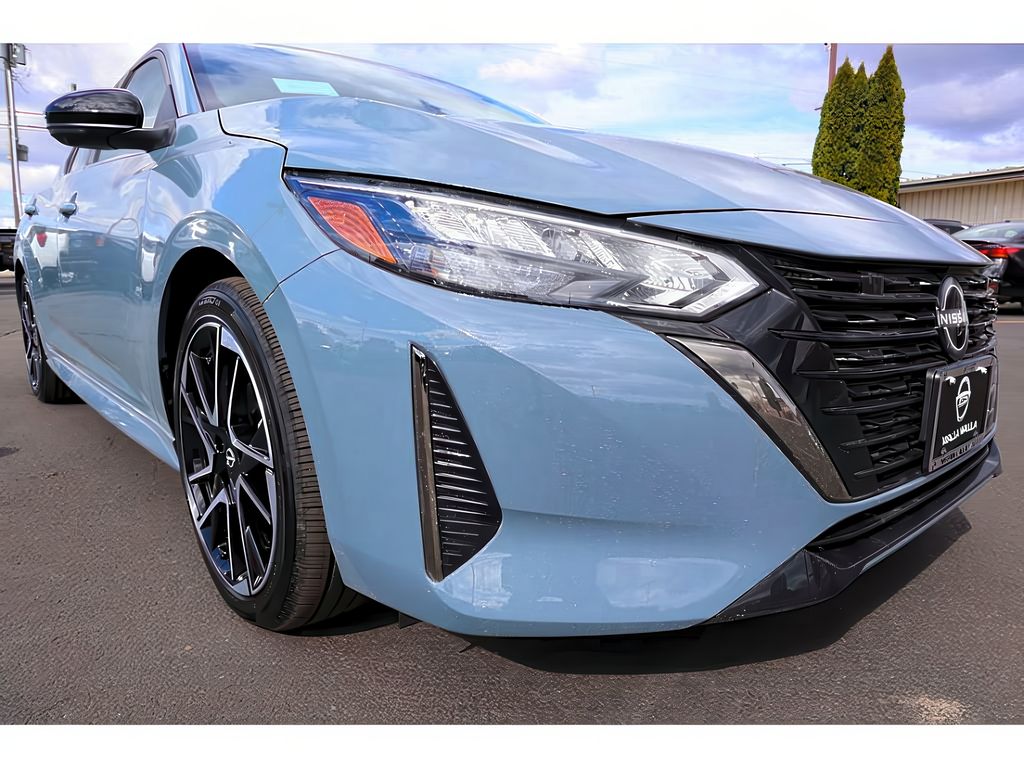 Vehicle image 4 of 40