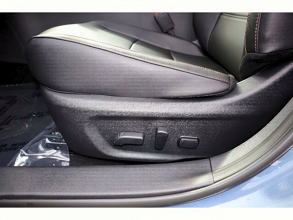 Vehicle image 14 of 40