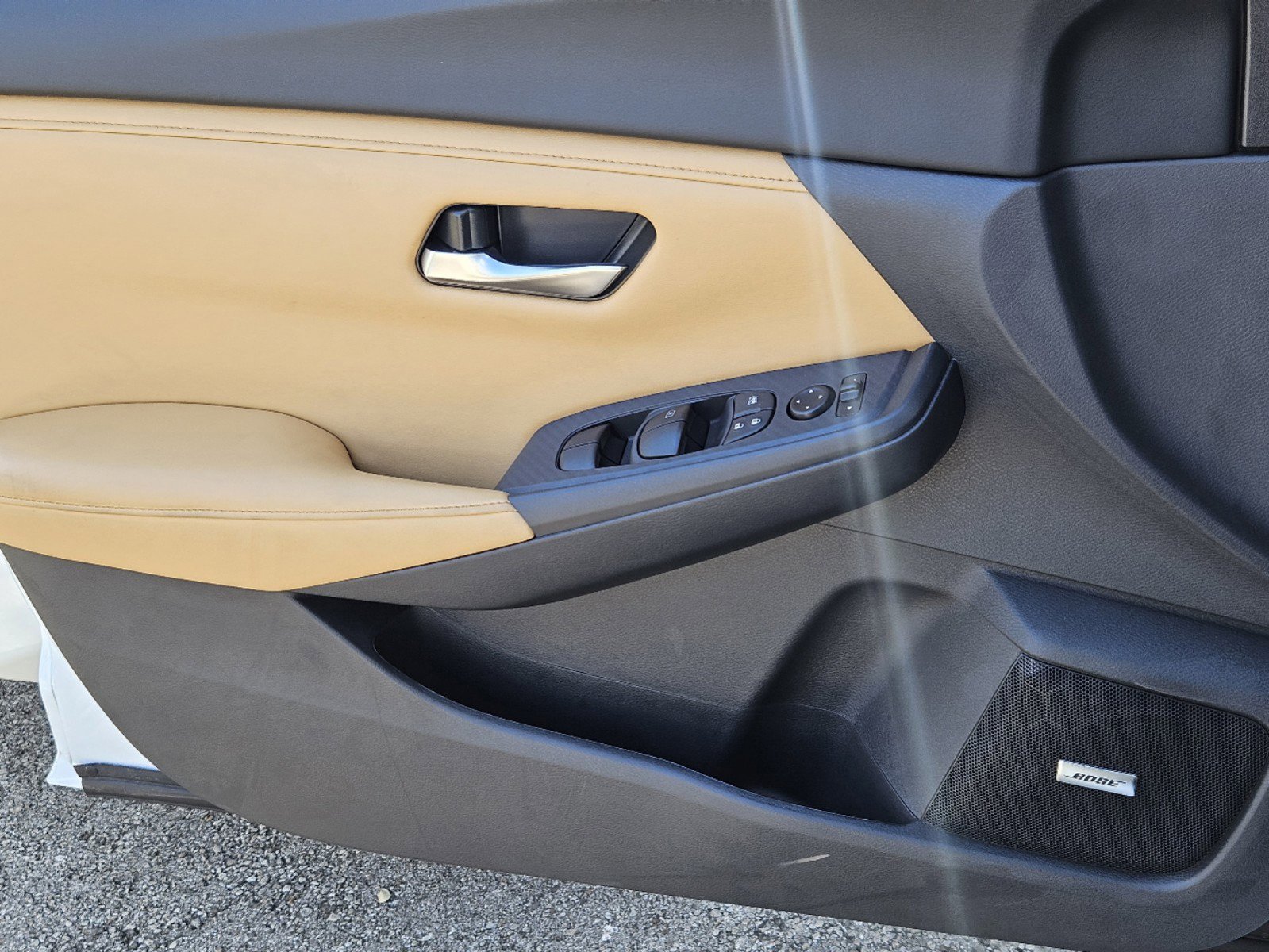 Vehicle image 16 of 23