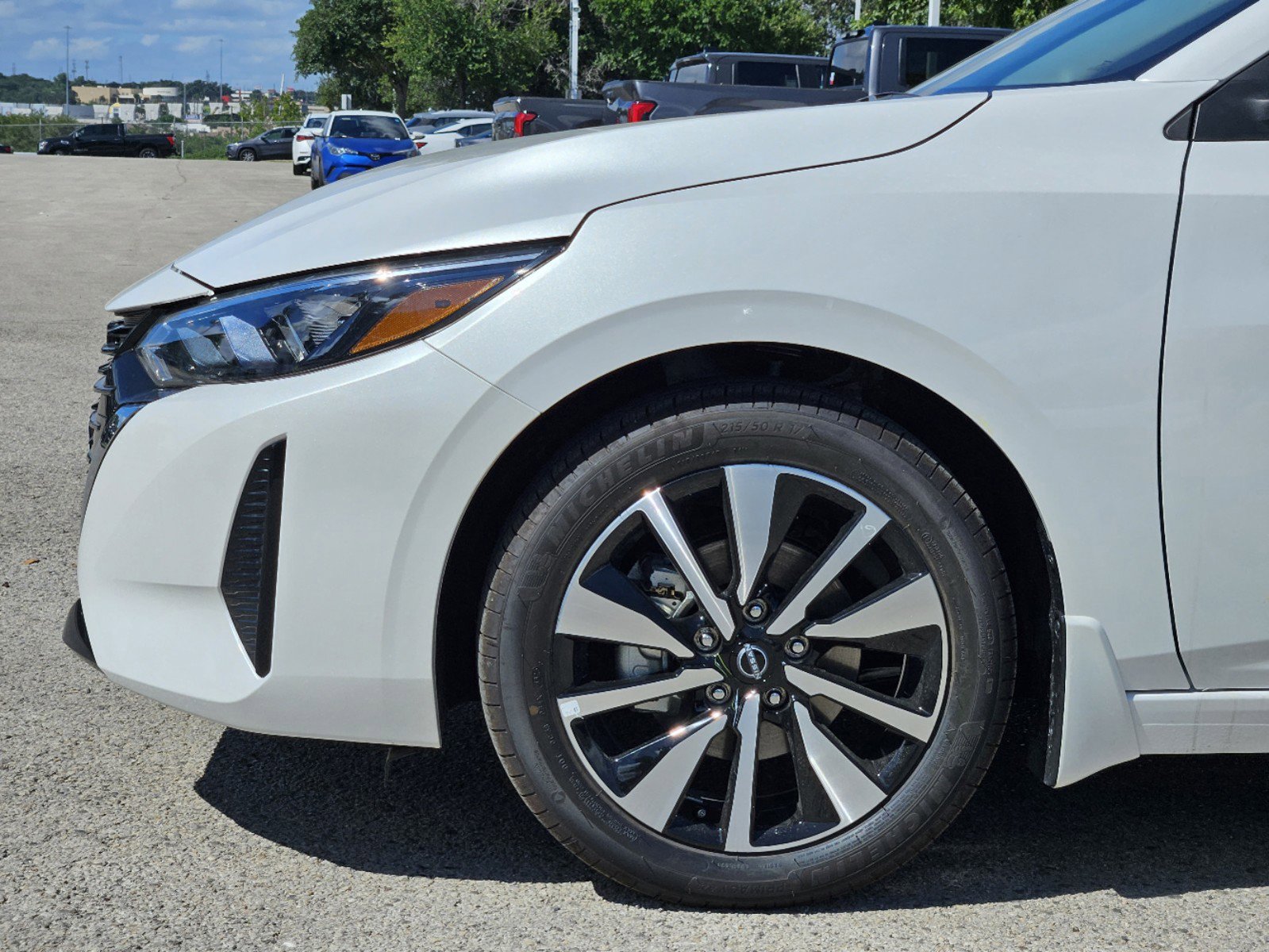 Vehicle image 6 of 23