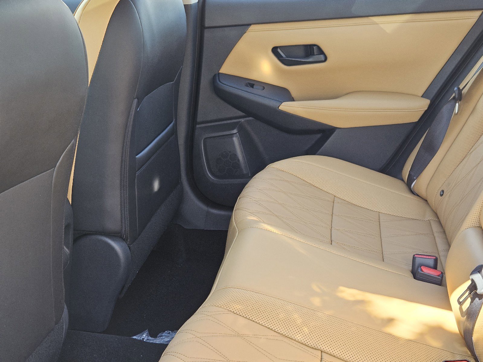 Vehicle image 21 of 23