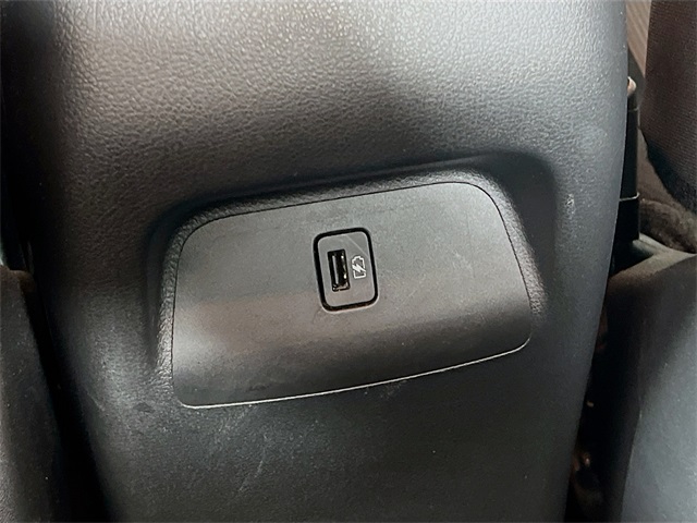 Vehicle image 31 of 36