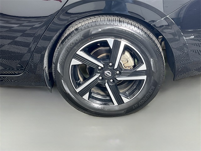 Vehicle image 33 of 36