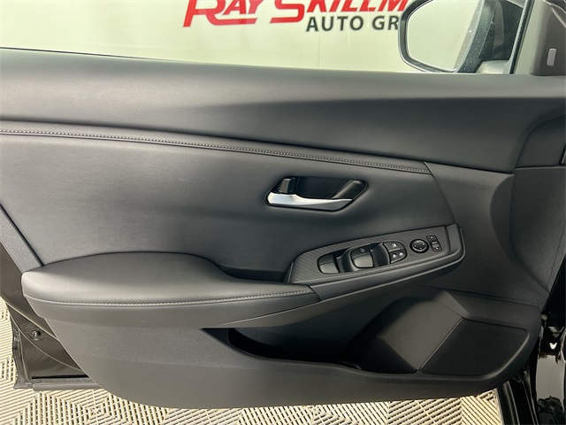 Vehicle image 29 of 36