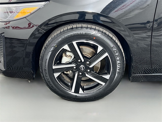 Vehicle image 25 of 36