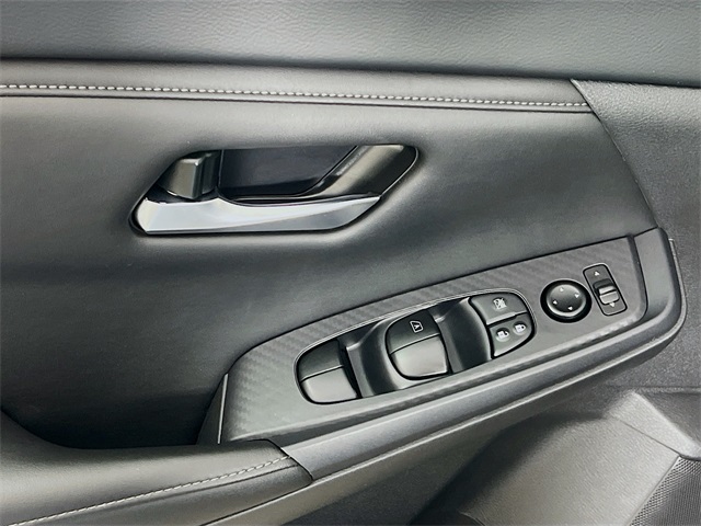 Vehicle image 9 of 36