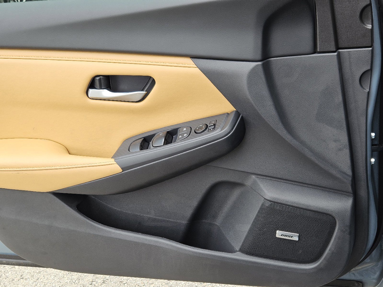 Vehicle image 16 of 23