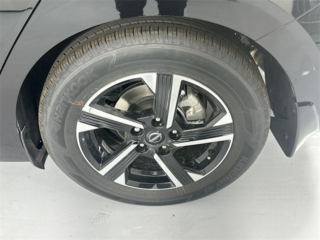 Vehicle image 10 of 28