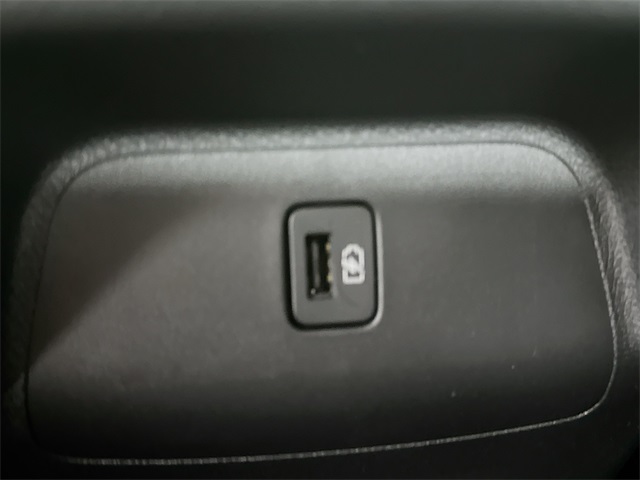 Vehicle image 25 of 28