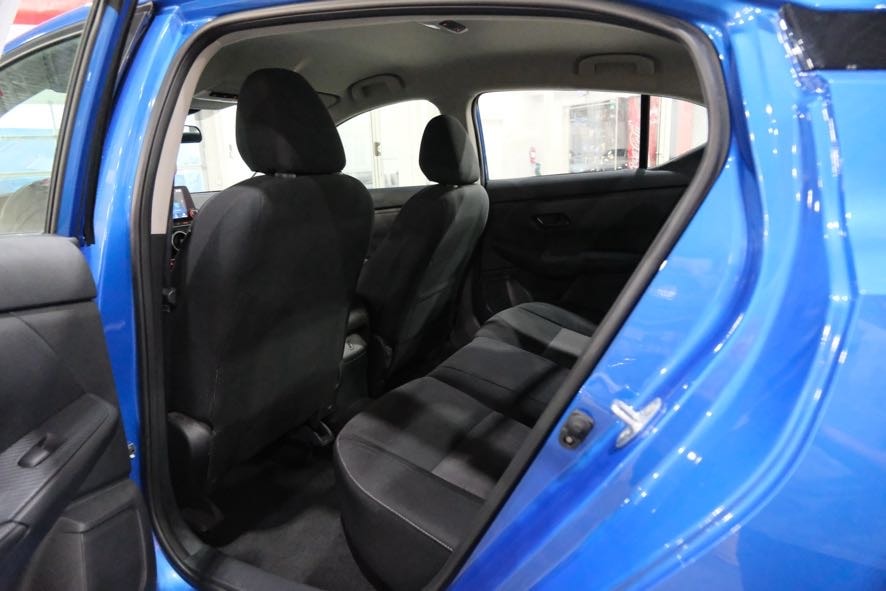 2024 Nissan Sentra SV Image 17 of 37