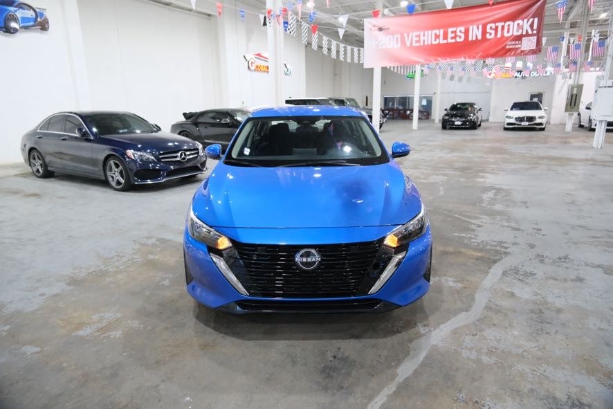 2024 Nissan Sentra SV Image 2 of 37