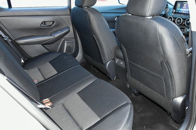 Vehicle image 25 of 36