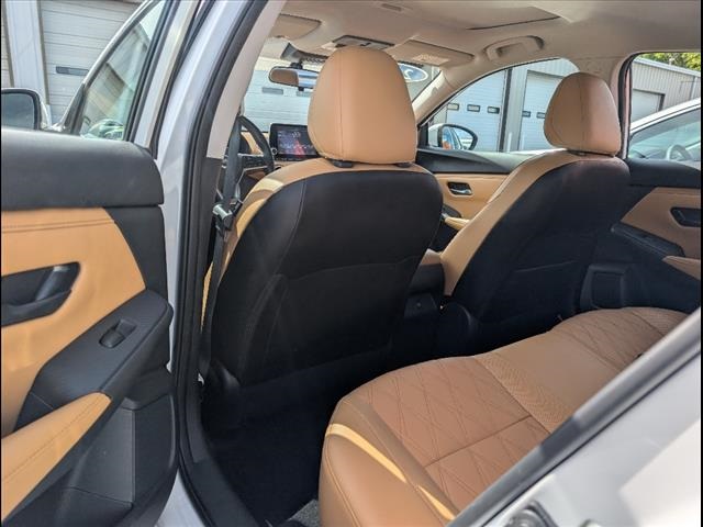 2024 Nissan Sentra SV Image 8 of 24