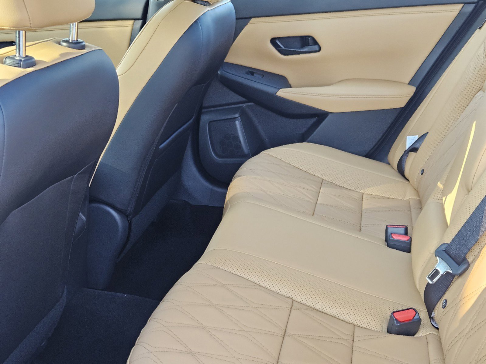 Vehicle image 22 of 24