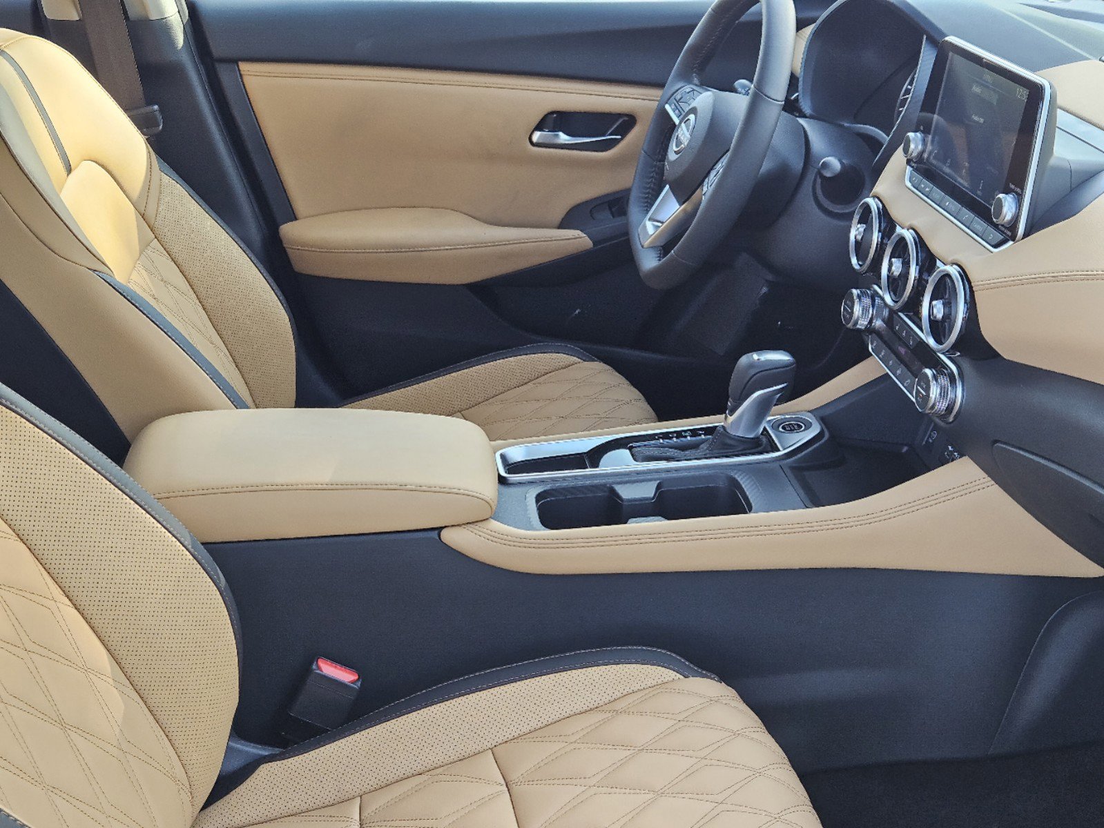 Vehicle image 11 of 24