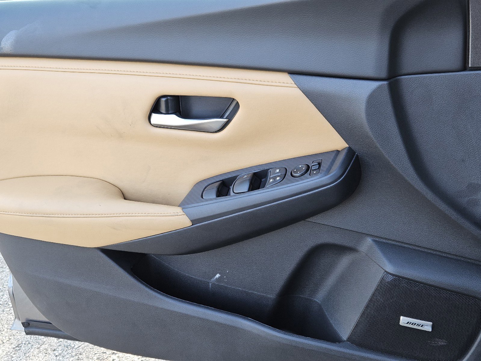 Vehicle image 17 of 24