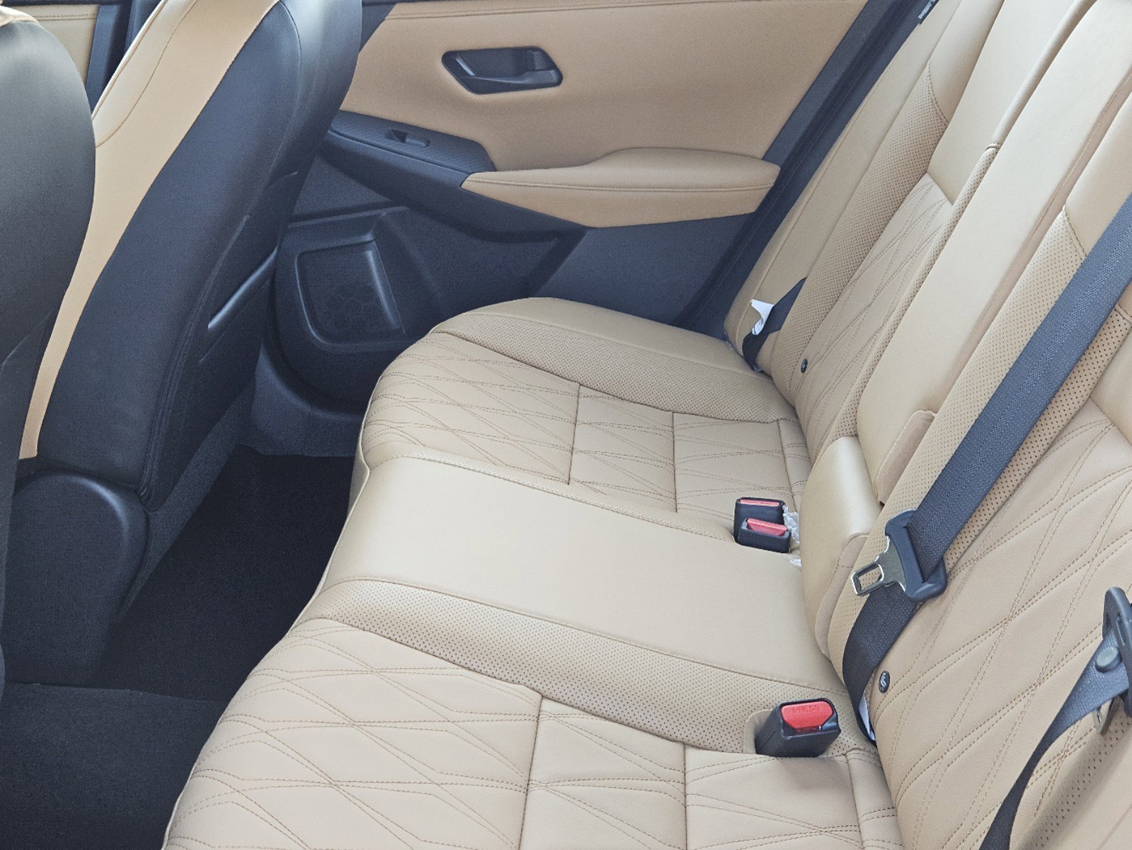Vehicle image 21 of 23
