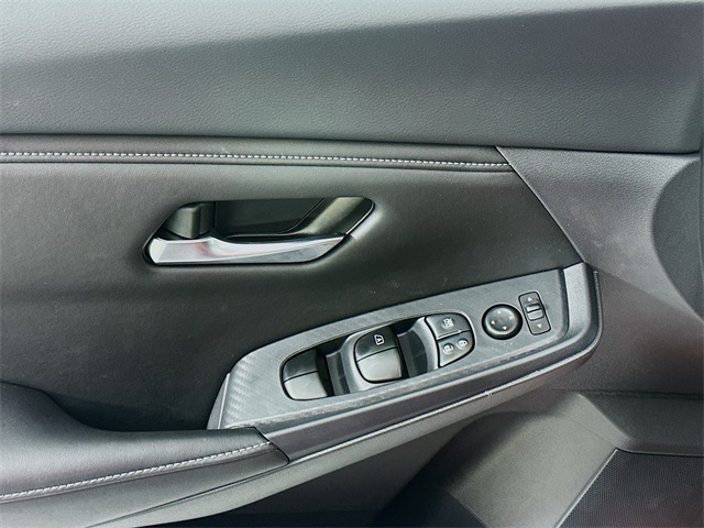 Vehicle image 19 of 28