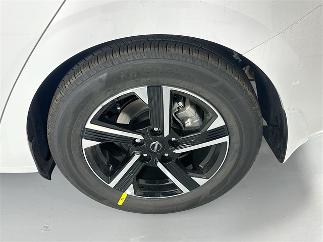 Vehicle image 10 of 28