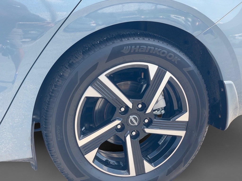 Vehicle image 9 of 25