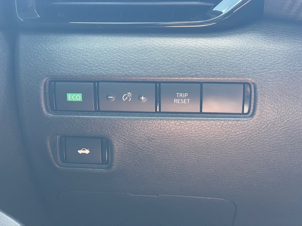Vehicle image 24 of 25